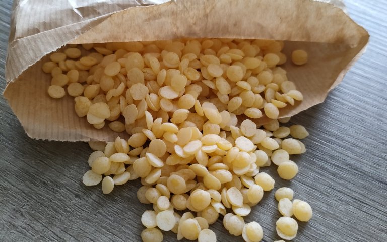 Bijenwaskorrels