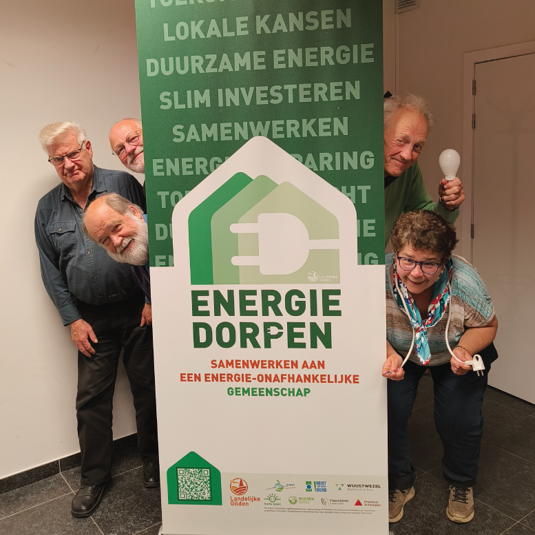 groepsfoto aan banner