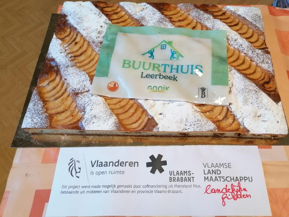Heerlijke cake voor de opening van het buurthuis Leerbeek