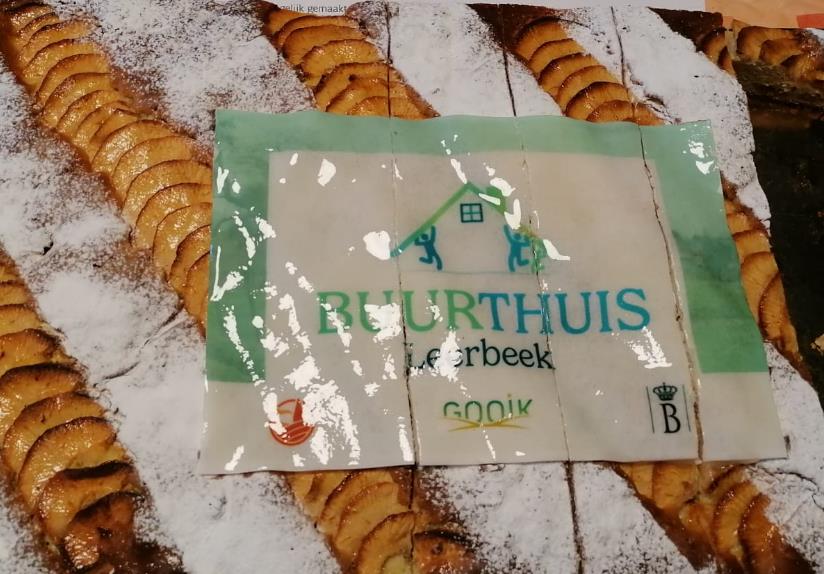 Heerlijke cake voor de opening van het buurthuis Leerbeek